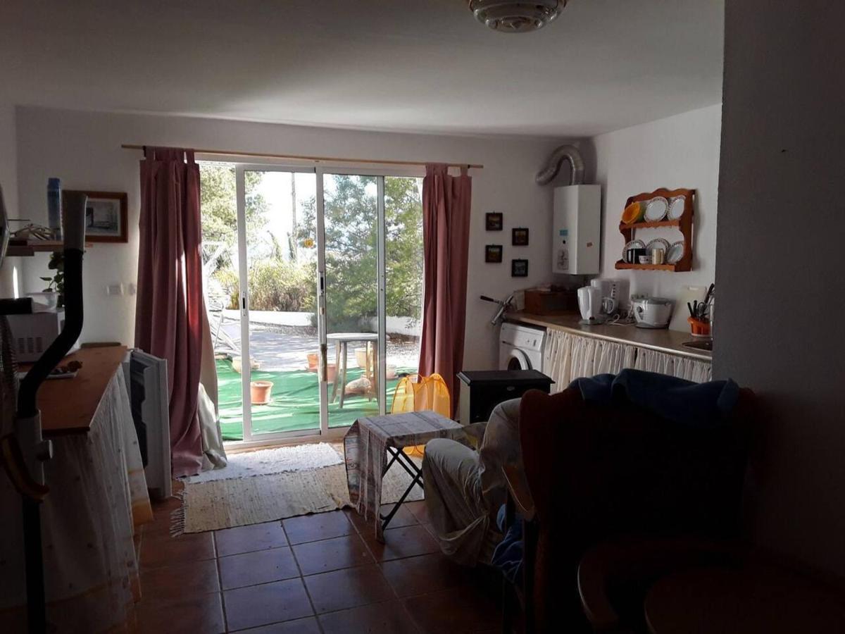 2-Bed Apartment - Sleeps 3 - Parking - Near Албокс Екстериор снимка